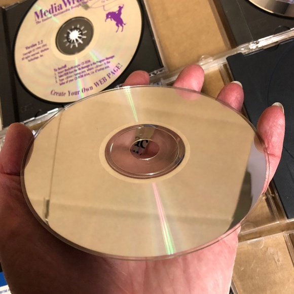 6 Vintage 1990s Software CDs, Multi Media, Fonts, Utilities, Education, Makeover - Picture 15 of 16